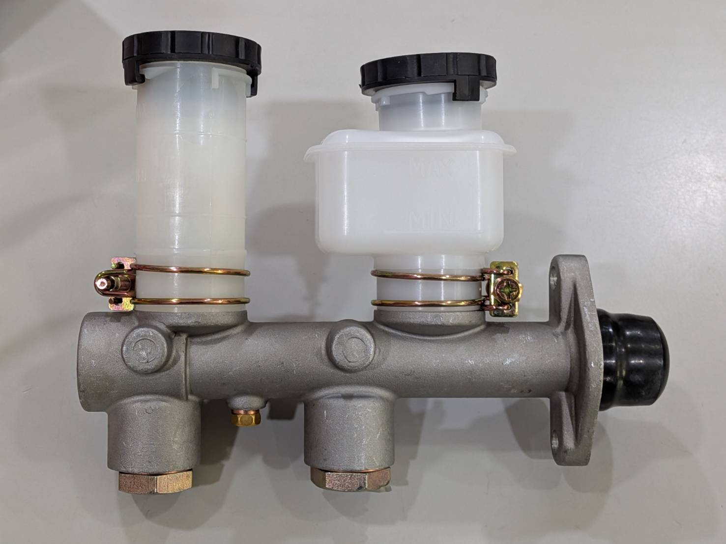 BRAKE MASTER CYLINDER ASSEMBLY (OEM 46010-U0206)-46010-U0206