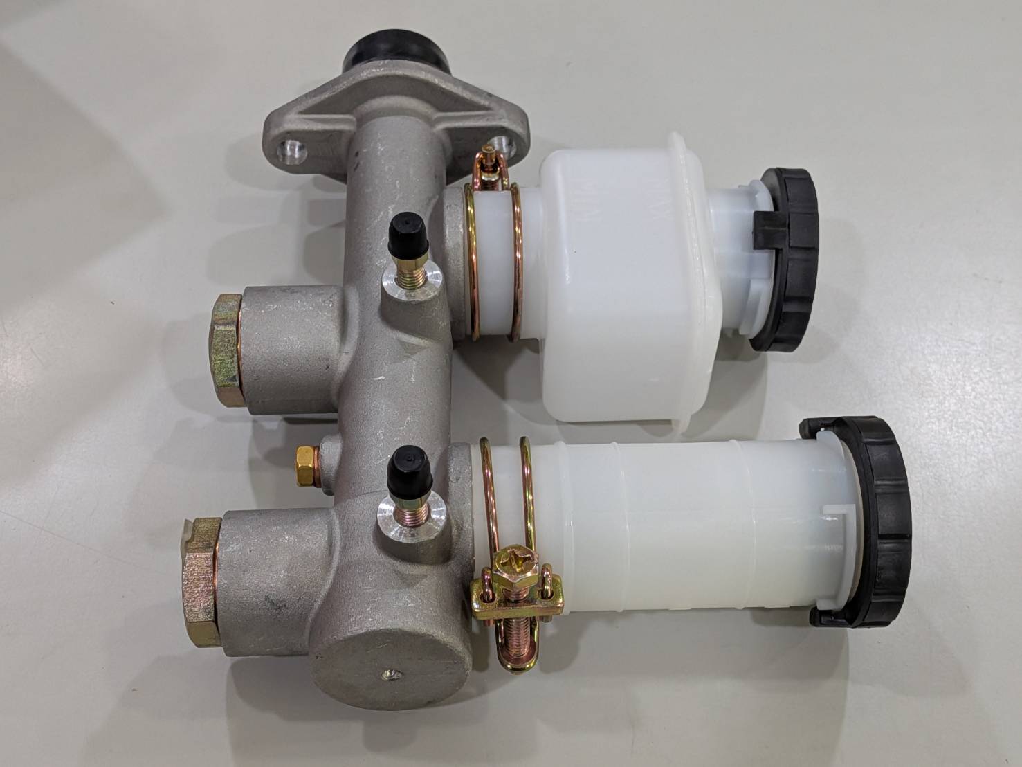 BRAKE MASTER CYLINDER ASSEMBLY (OEM 46010-U0206)-46010-U0206