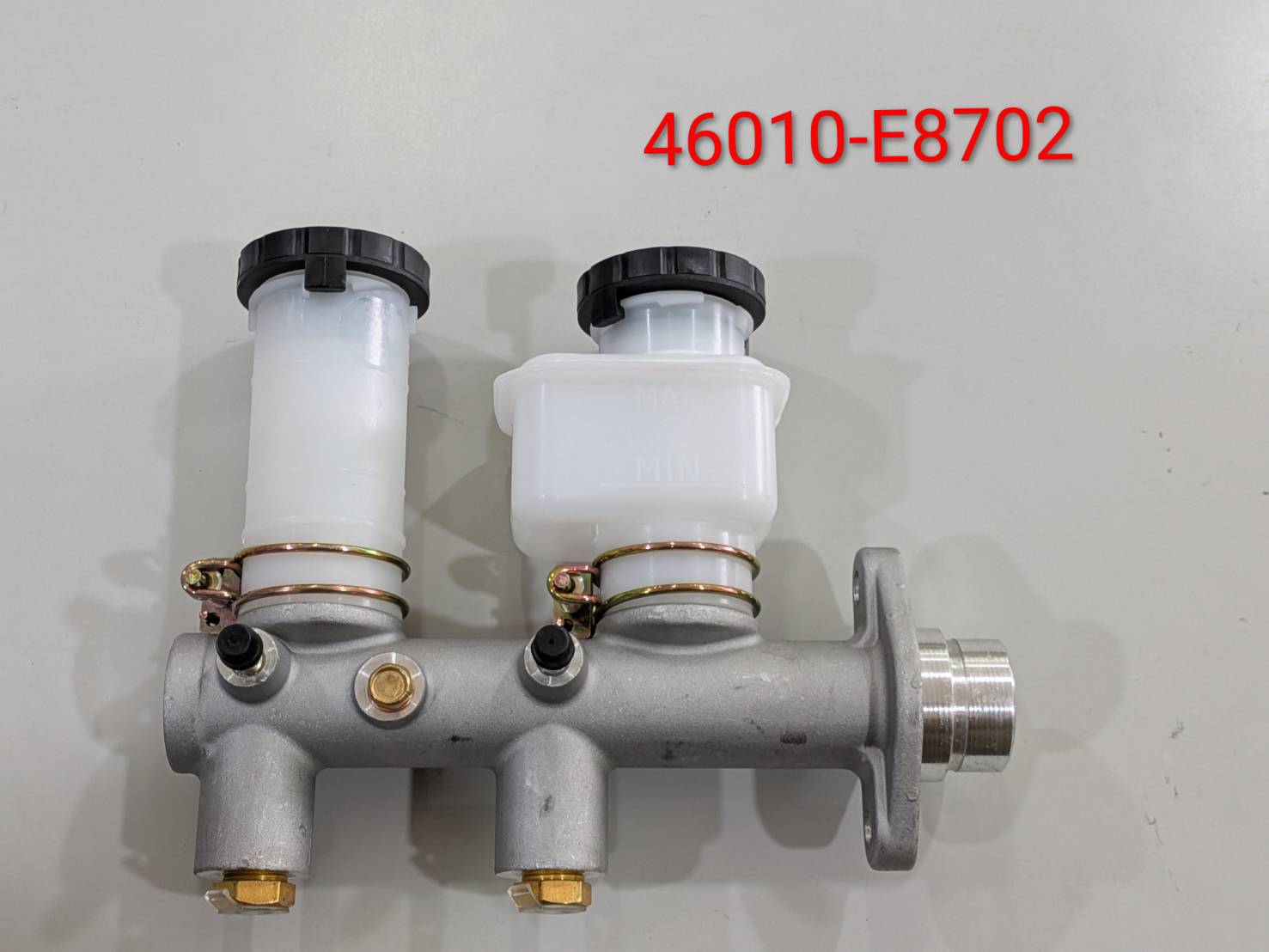 BRAKE MASTER CYLINDER ASSEMBLY (OE: 46010-E8702)-46010-E8702